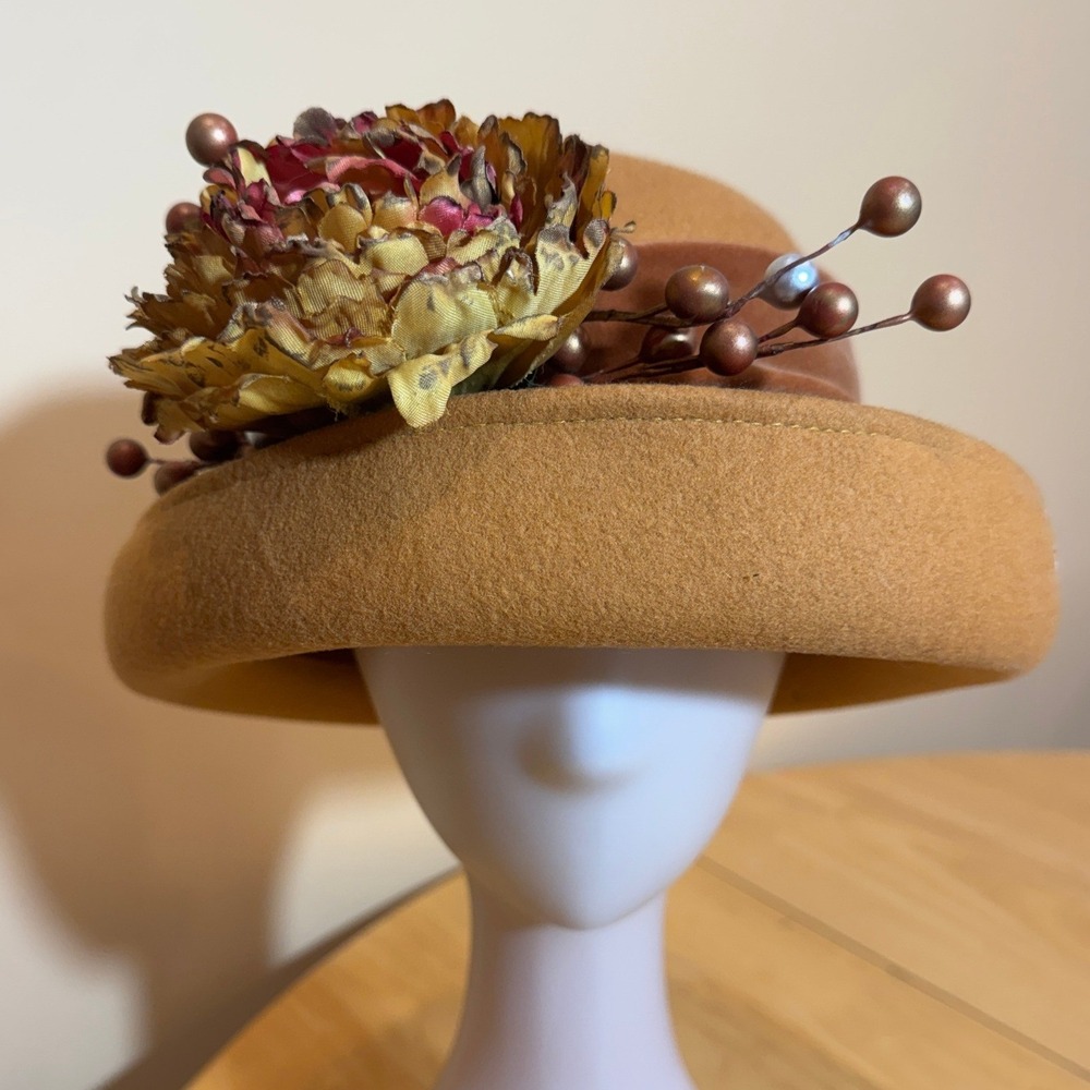 Eric Javits Lily Tan Wool Felt Cloche Hat Floral Velvet Trim Vintage Church